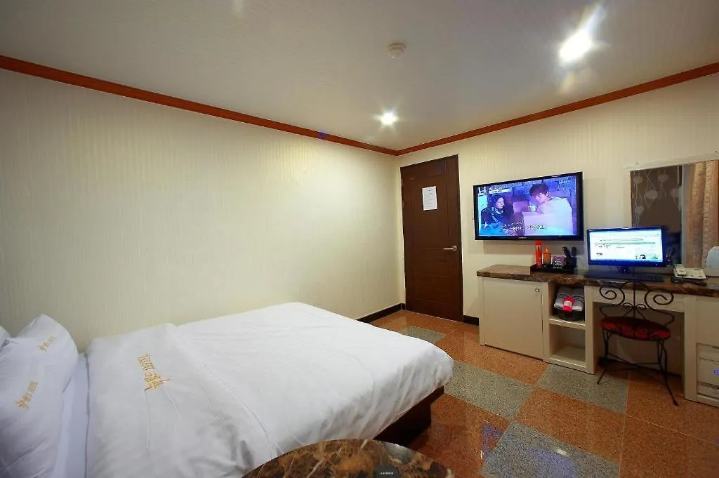 New World Hotel Yongsan Seoul 2*,